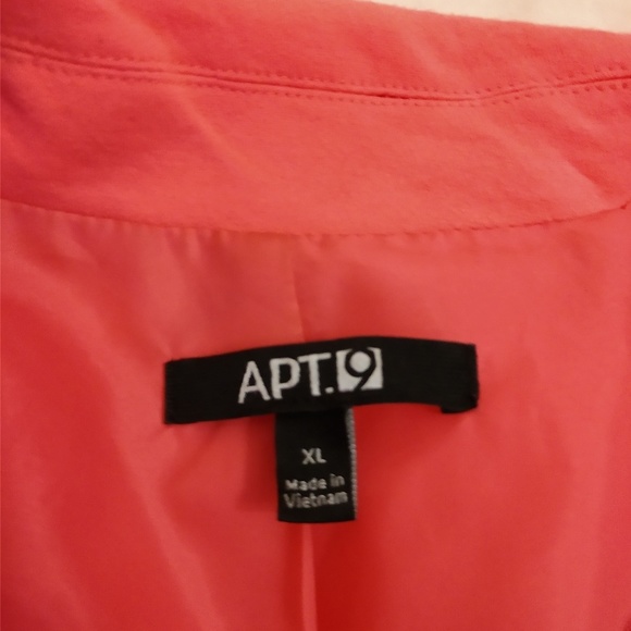 Blazer - Picture 2 of 2